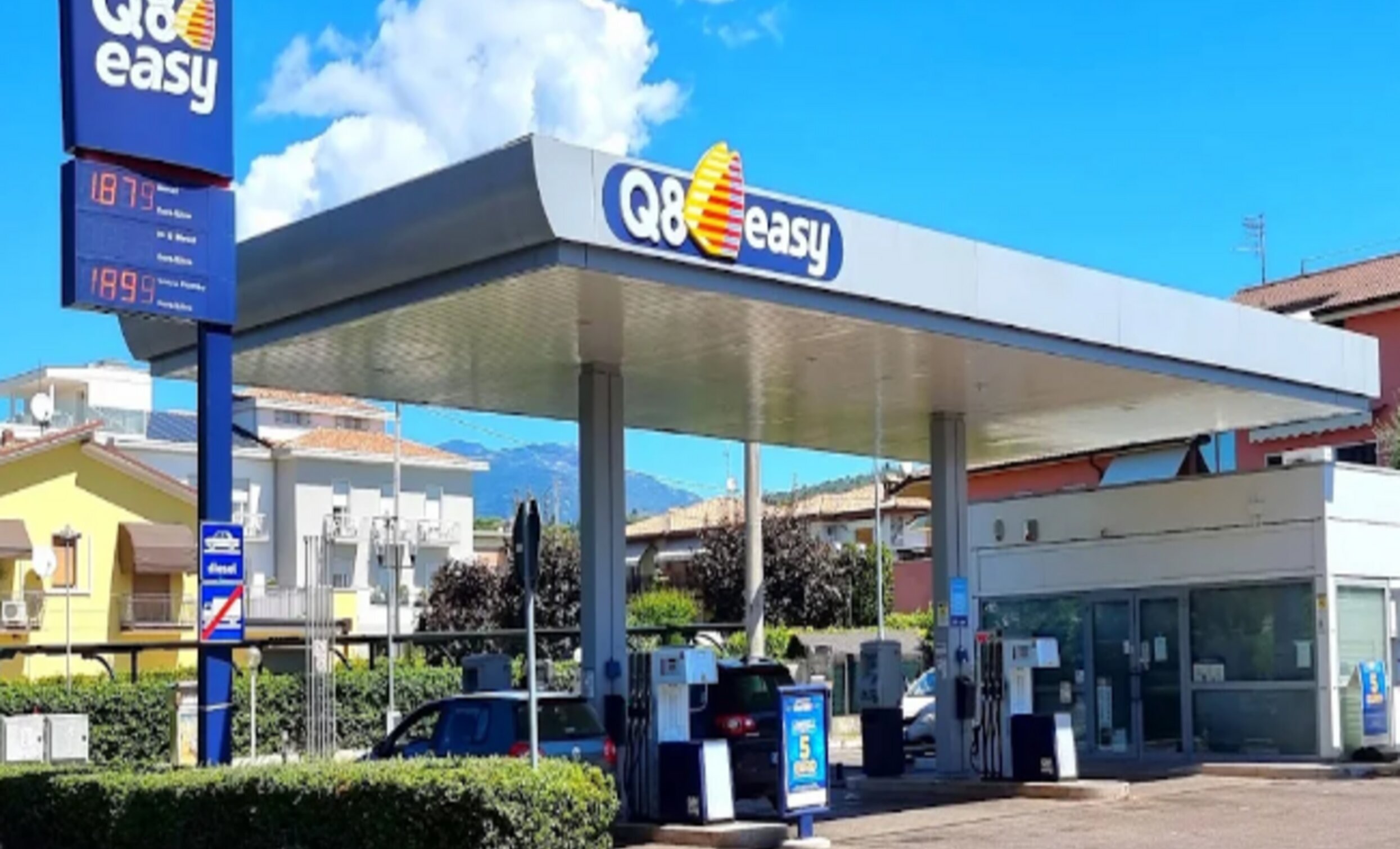 Q8 Easy gas station